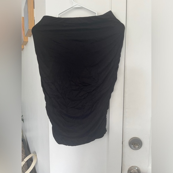#83 🌺 5/$30 🌺 H&M stretchy ruched black skirt - Picture 4 of 8
